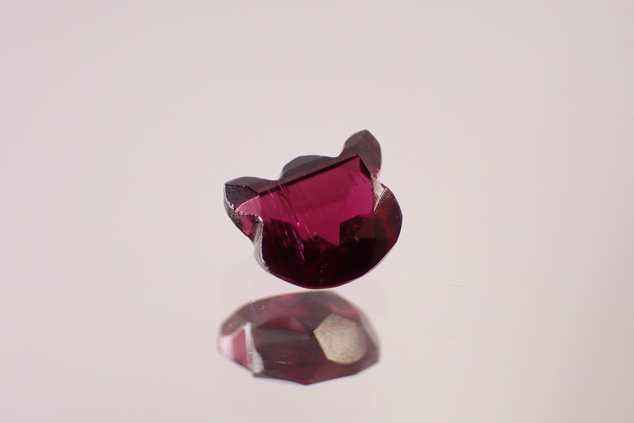 ガーネット(猫カット)　1.70ct　[D11‐548]