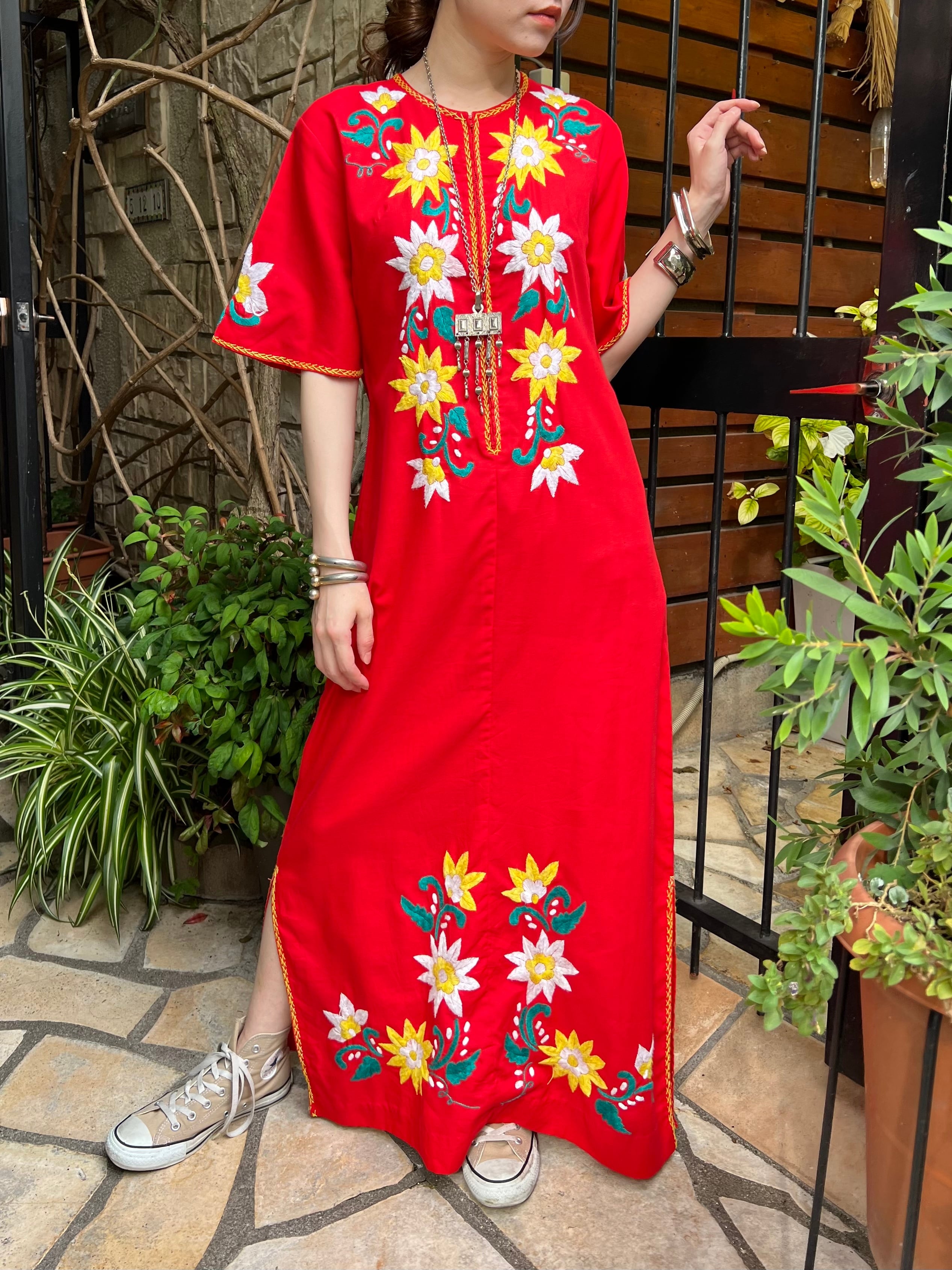 70s red × floral embroidery cotton maxi dress ( ヴィンテージ ...