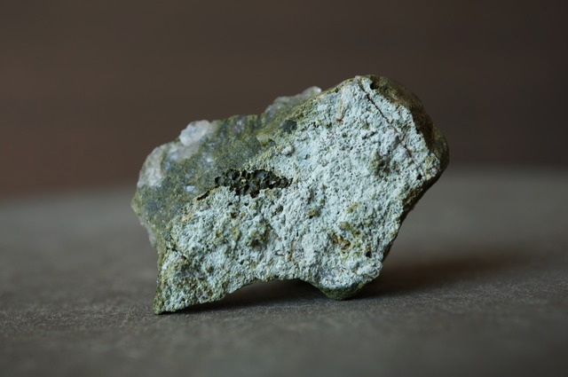 トルコ産エピドート/クォーツ Epidote / Quartz 2129