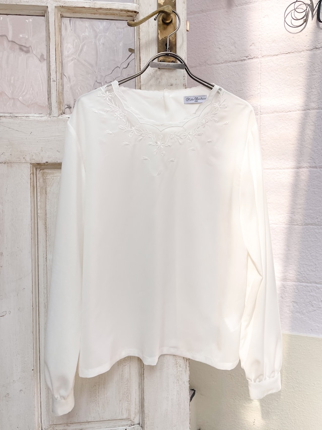 (WHITE) MOKUMOKU BLOUSE