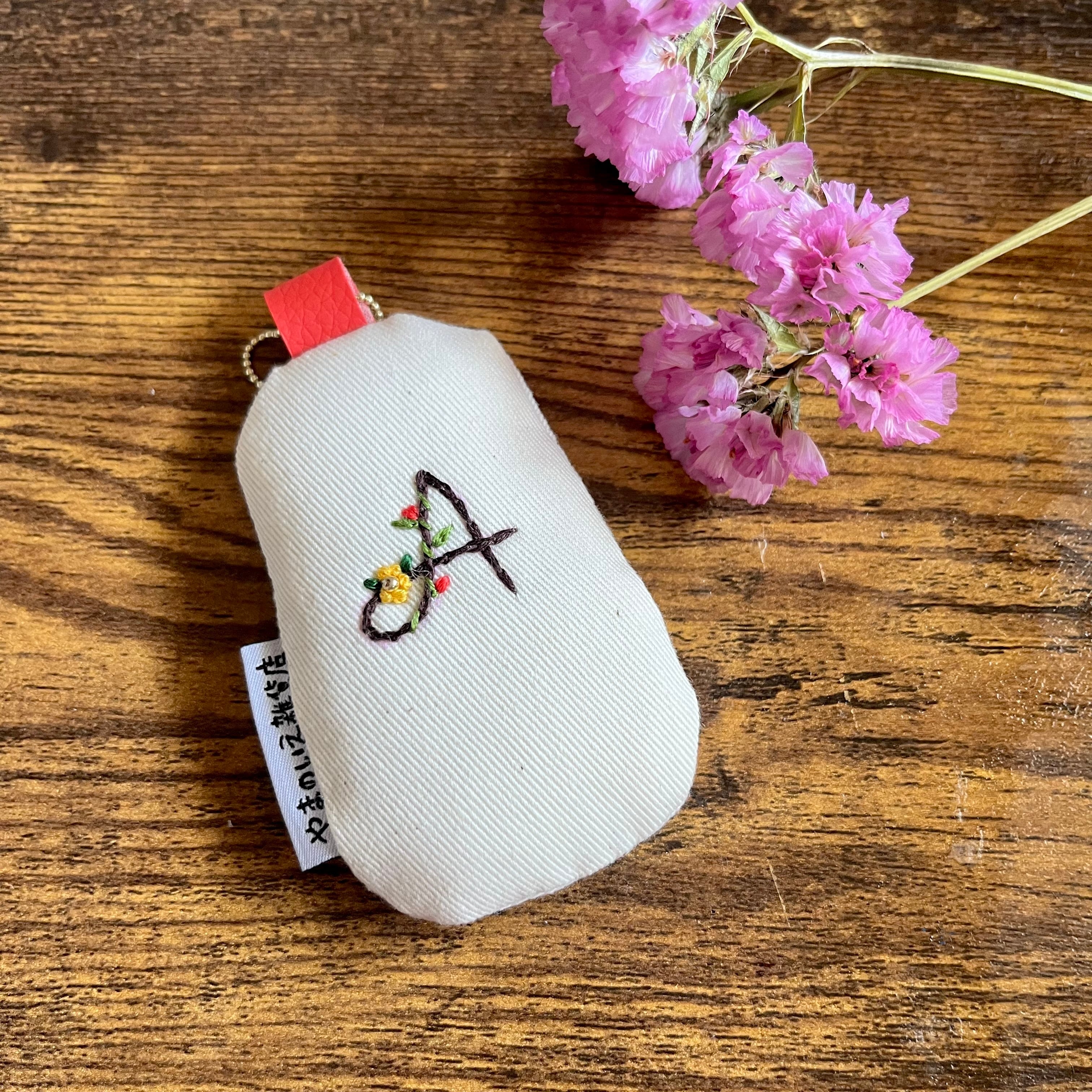 母の日 Mothers day ♢ 刺繍ストラップ (お好きなアルファベット刺繍付き)