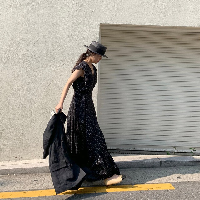 ロングワンピース ワンピ 韓国 コーデ きれいめ 40代 30代 代 ドット ピンドット マキシ丈 ロング ノースリーブ Vネック フリル 体型カバー 春 夏 おしゃれ 大人 可愛い シンプル ワンピの里