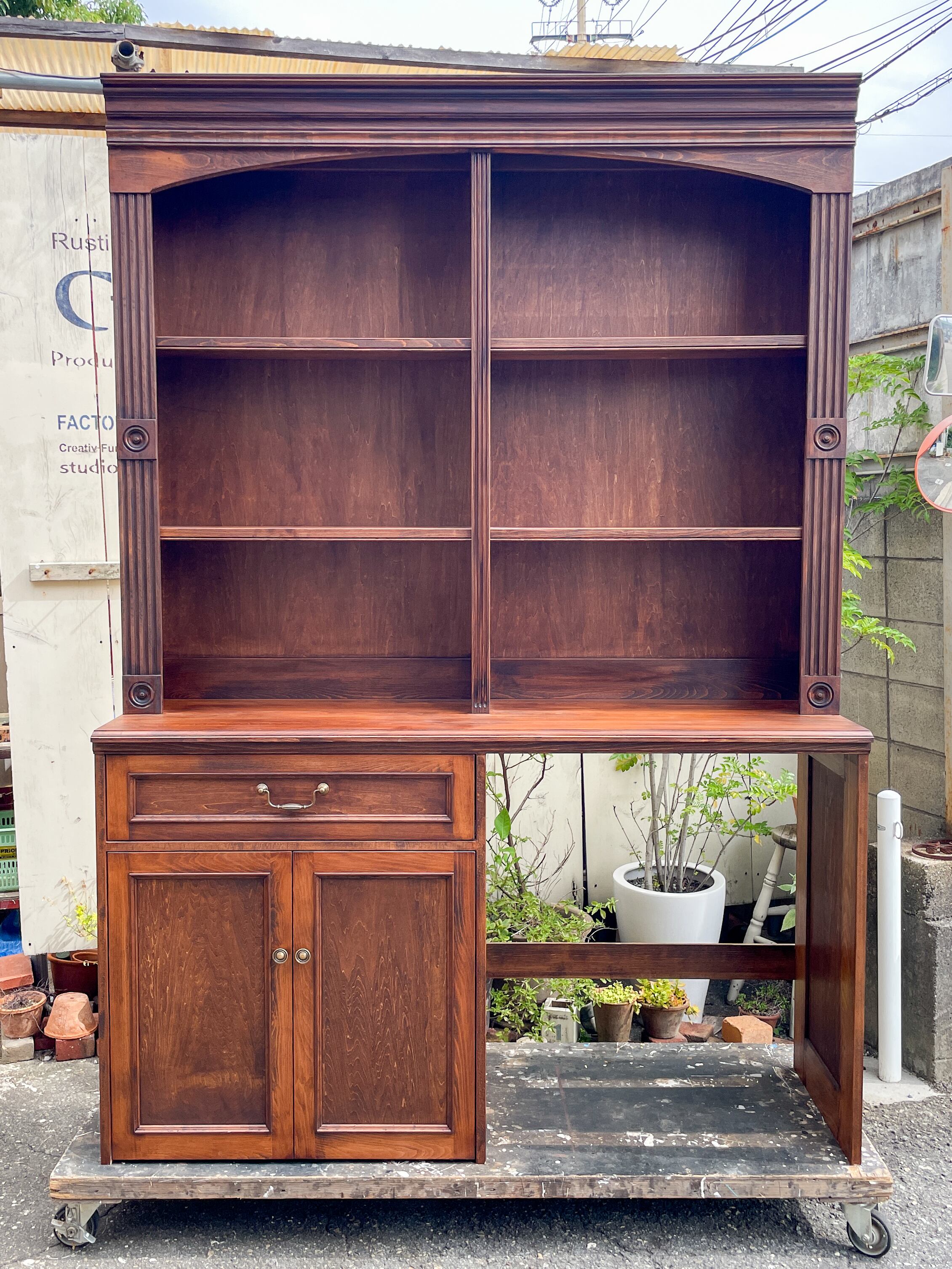 アンティーク調カップボード バーカウンターバック収納棚 (アンティーク調・オーダーメイド食器棚)W1650