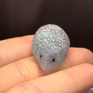 7.ウルグアイ産アメジストクラスターに住み着いているフローライトハリネズミさん