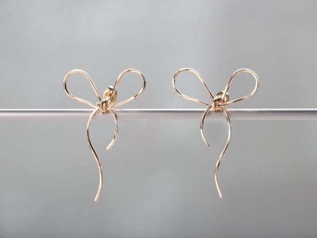 14kgf-vibrant ribbon pierced earrings