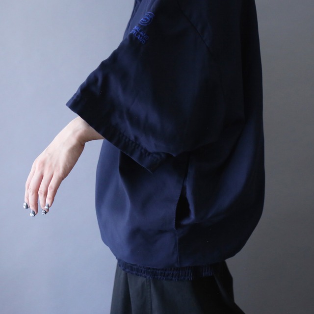 one point embroidery design over silhouette h/s half-zip pullover