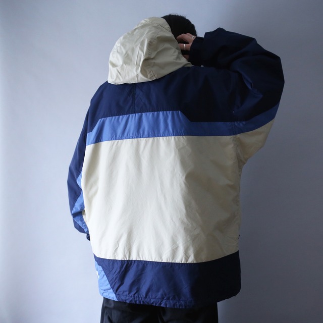 "Columbia" 3-tone future good coloring over silhouette anorak parka