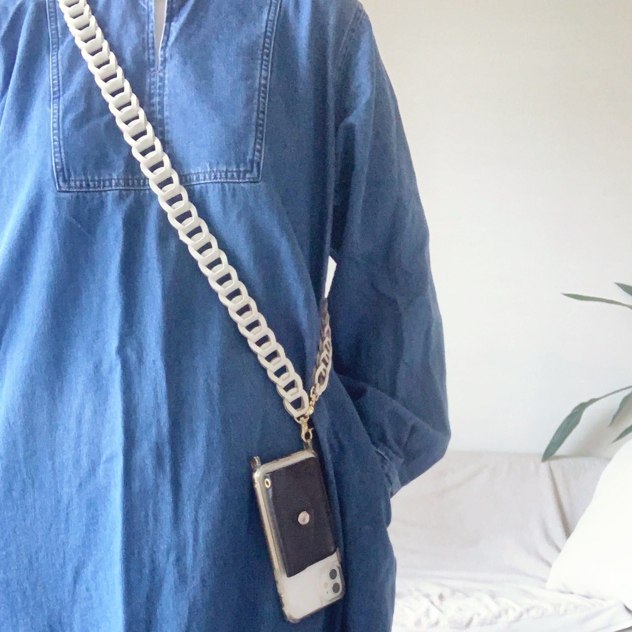 Leather chainスマホショルダーストラップ(オフホワイト) | Allamanda