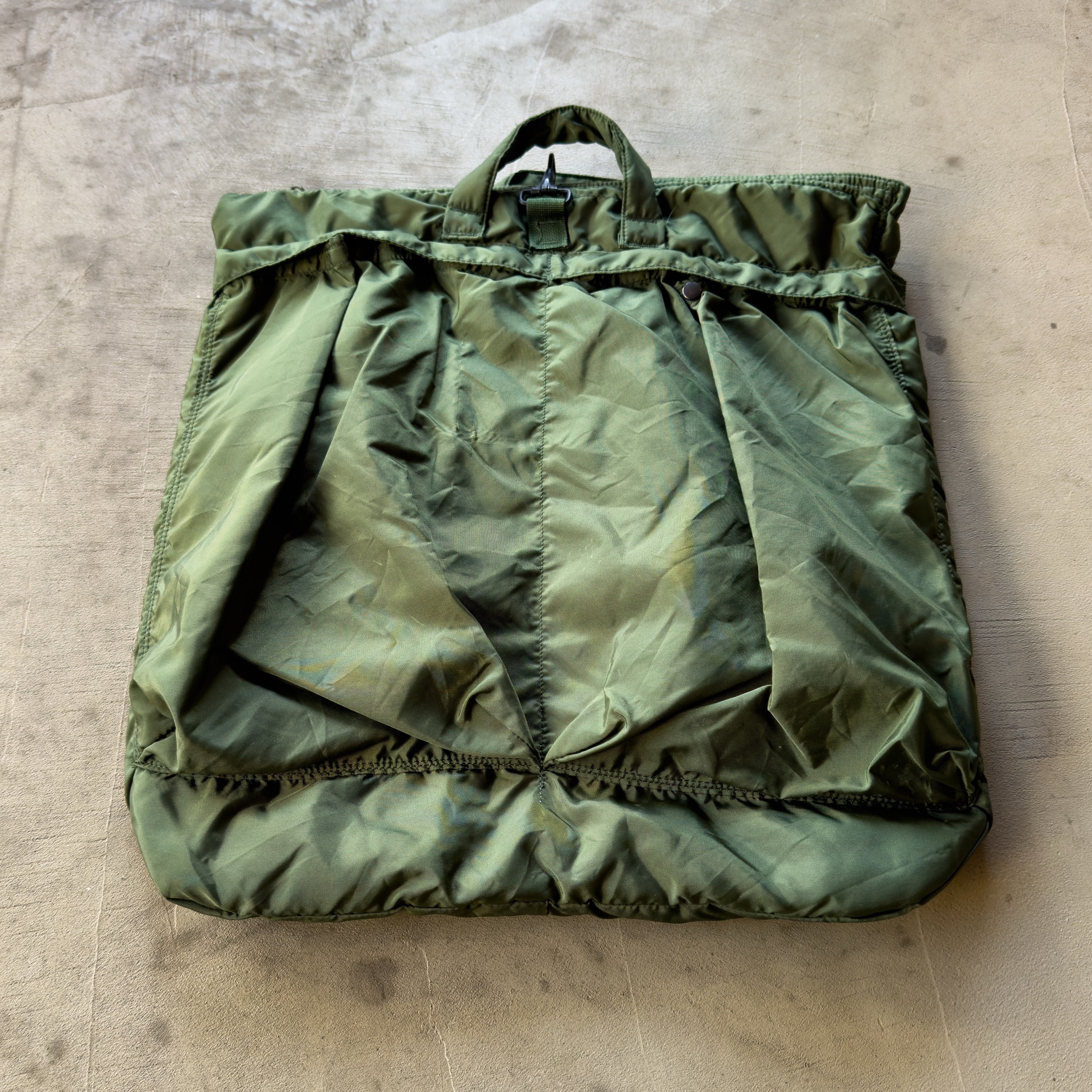 Vintage] 00's US Army Helmet Bag by UNICOR | regnbage