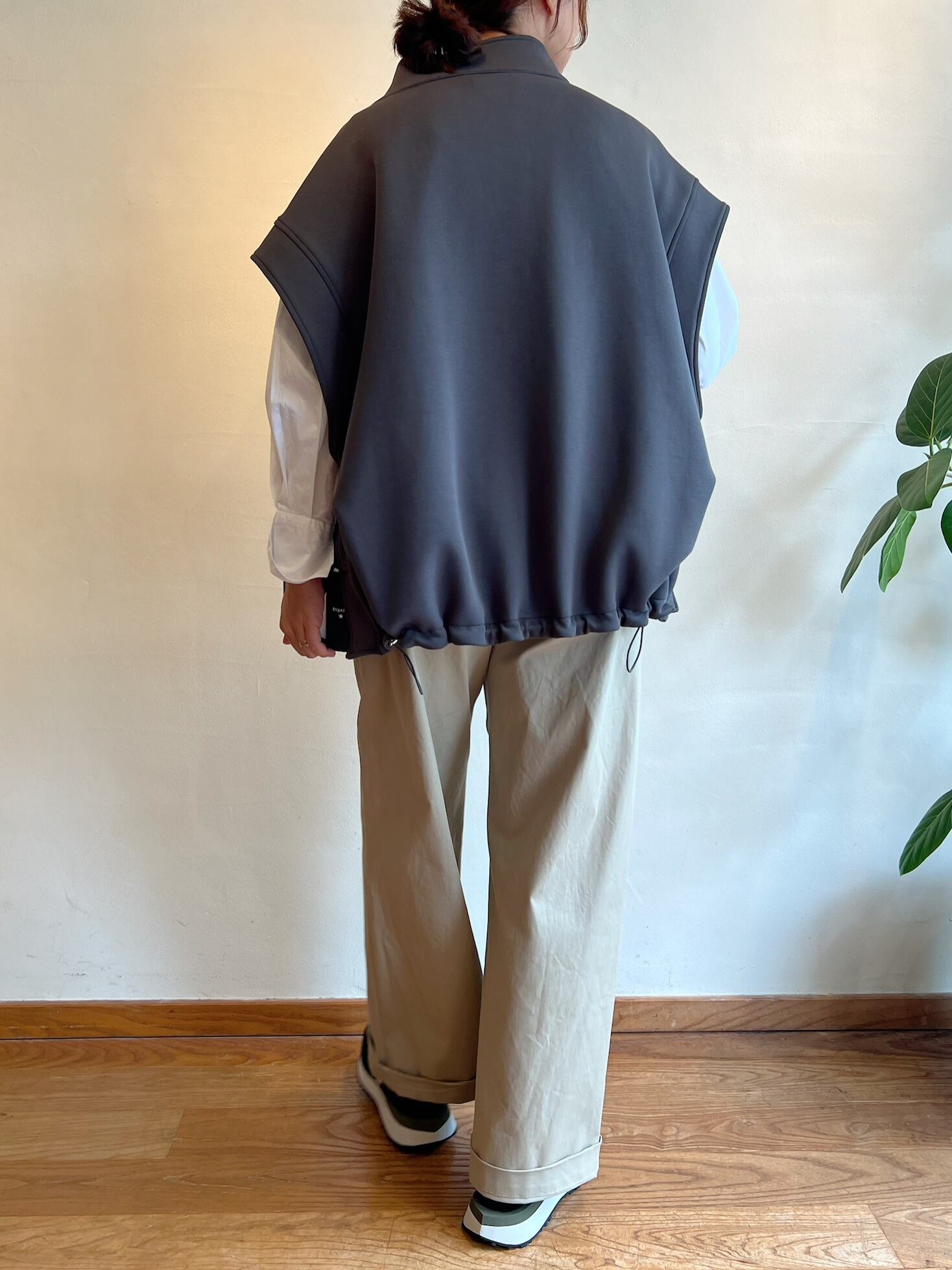 【新品同様】Dignite collier ビッグスリーブレスジャケット カーキ Dignite collier (ディニテコリエ) ビッグスリーブレス