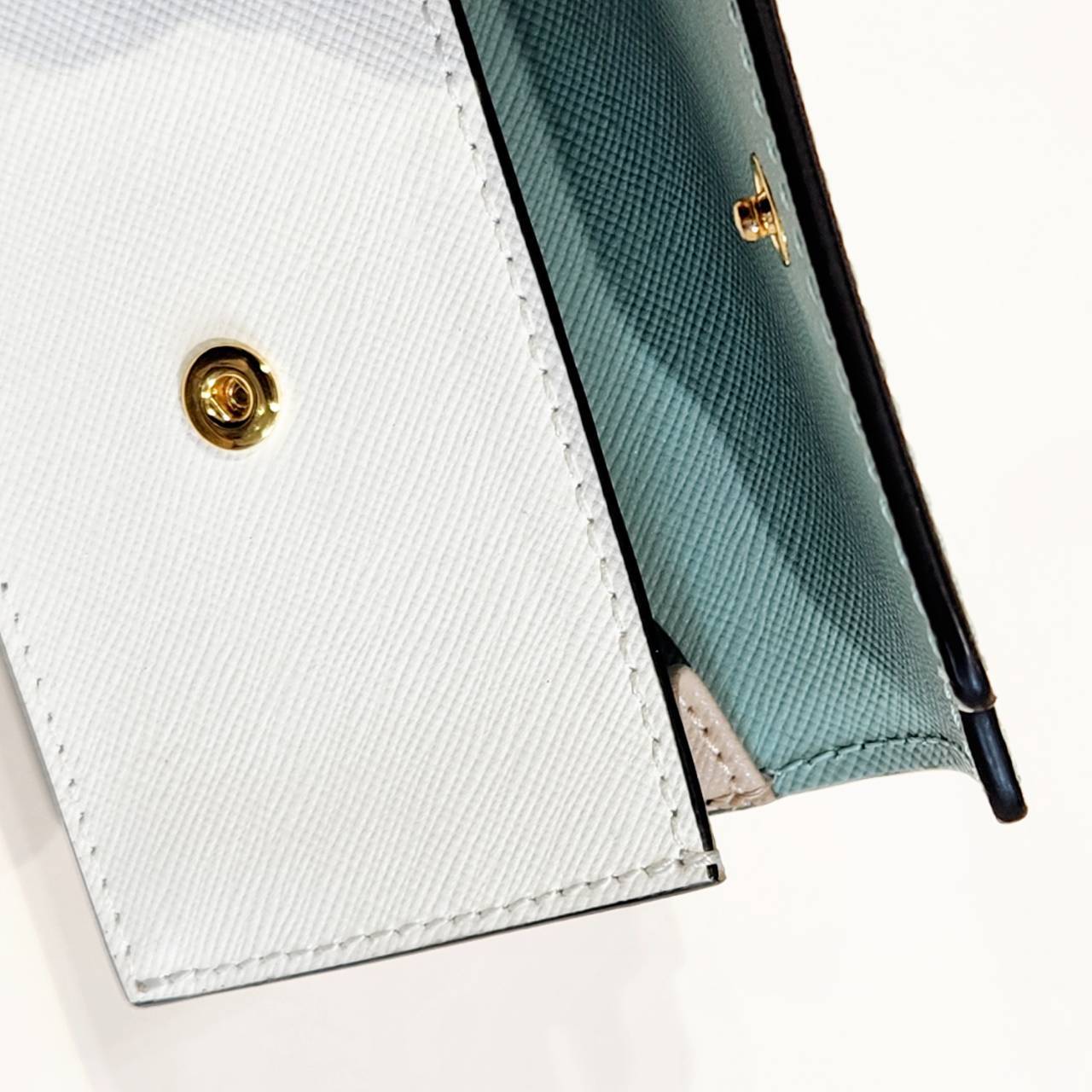 MARNI グリーン、ホワイト、ブラウン サフィアーノレザー三つ折り