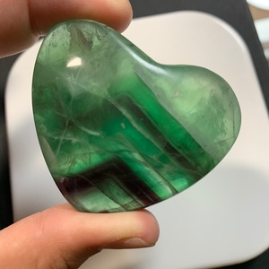 ハート 4. 可愛い 大きいグリーンフローライト