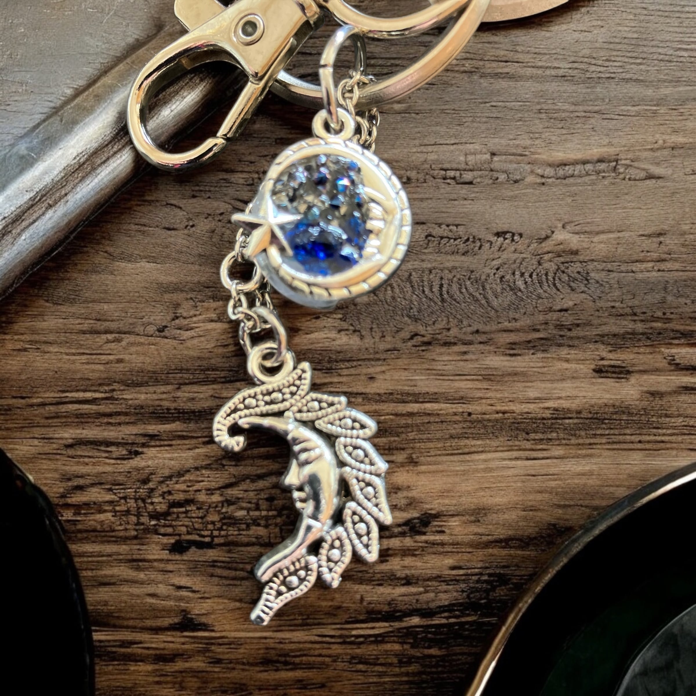 太陽神と月神の陰陽対極勾玉キーホルダー | Pay ID