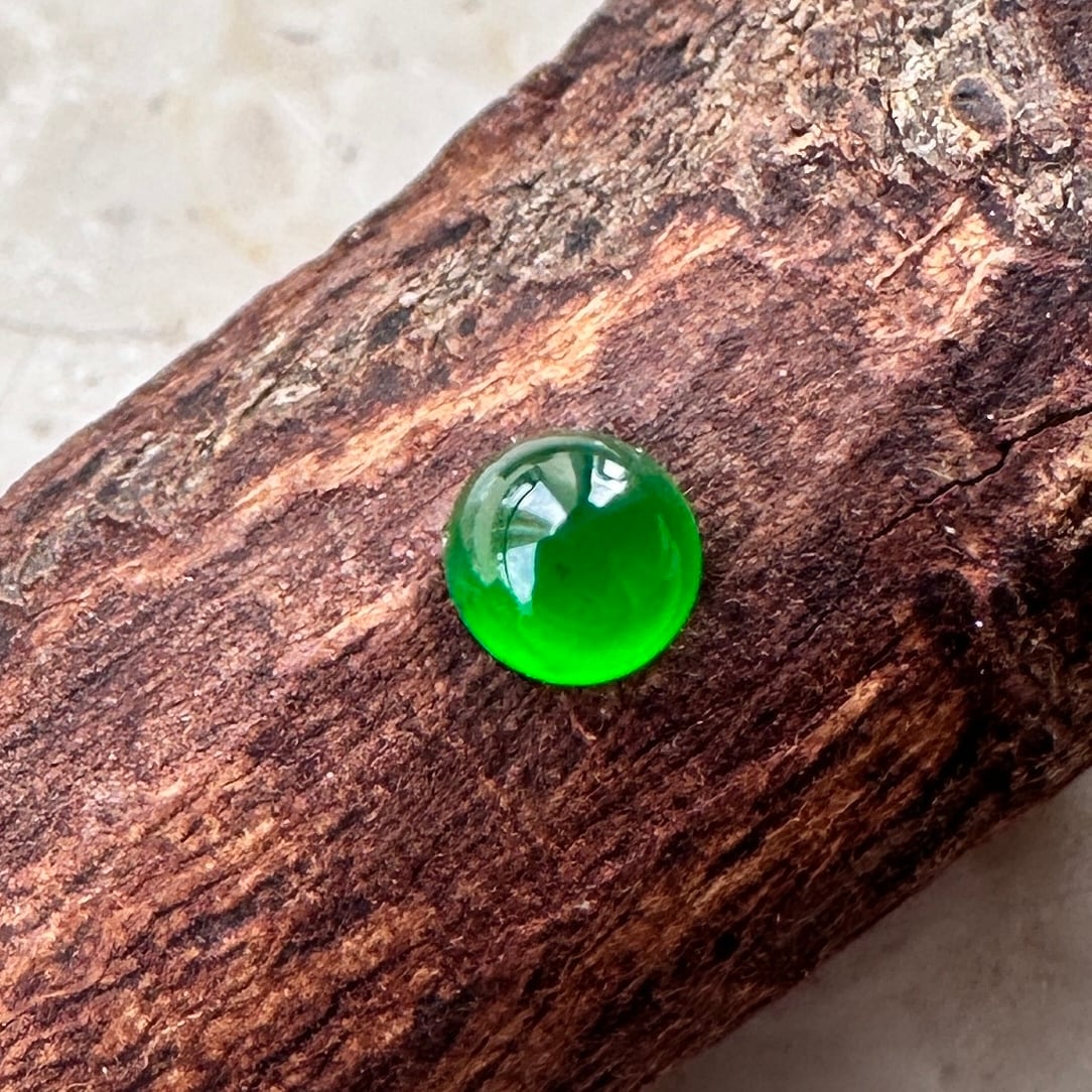 Jade 0.385ct R C 4 | Victorian Box
