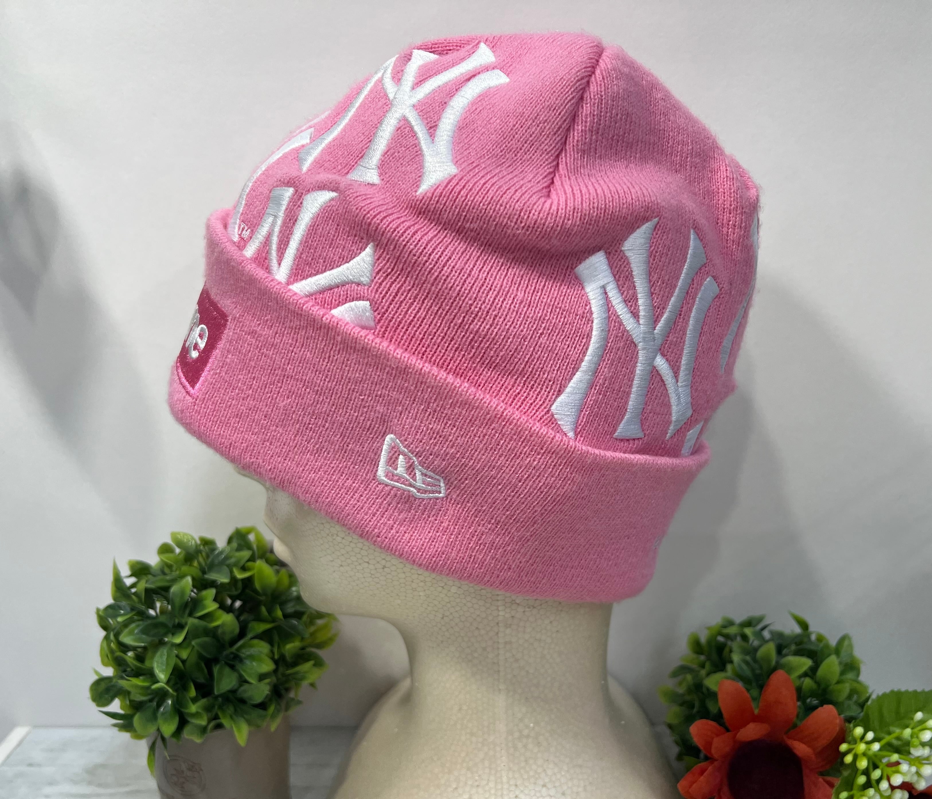Supreme × New York Yankees × New Era Box Logo Beanie Pink