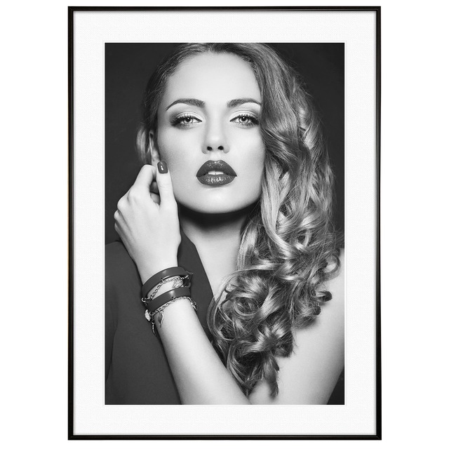 人物写真 こちらを見る女性 インテリアアートフォト モノクロポスター額装 AS4335