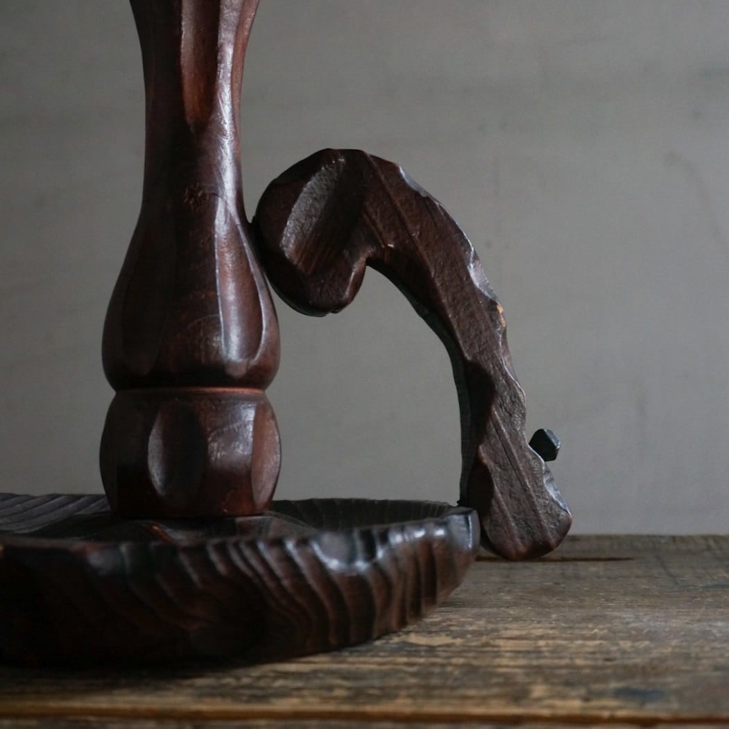 古いスペインの木製キャンドルスタンド