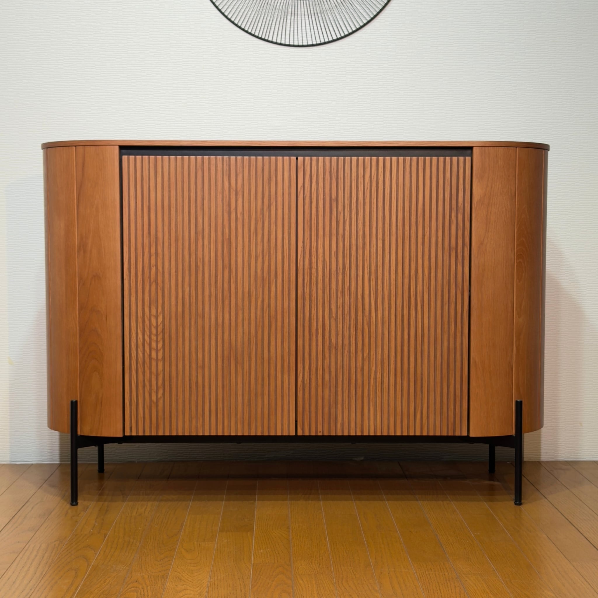 新品】Curved Ribbed Sideboard / チークカラー オーバルフォルム リブ