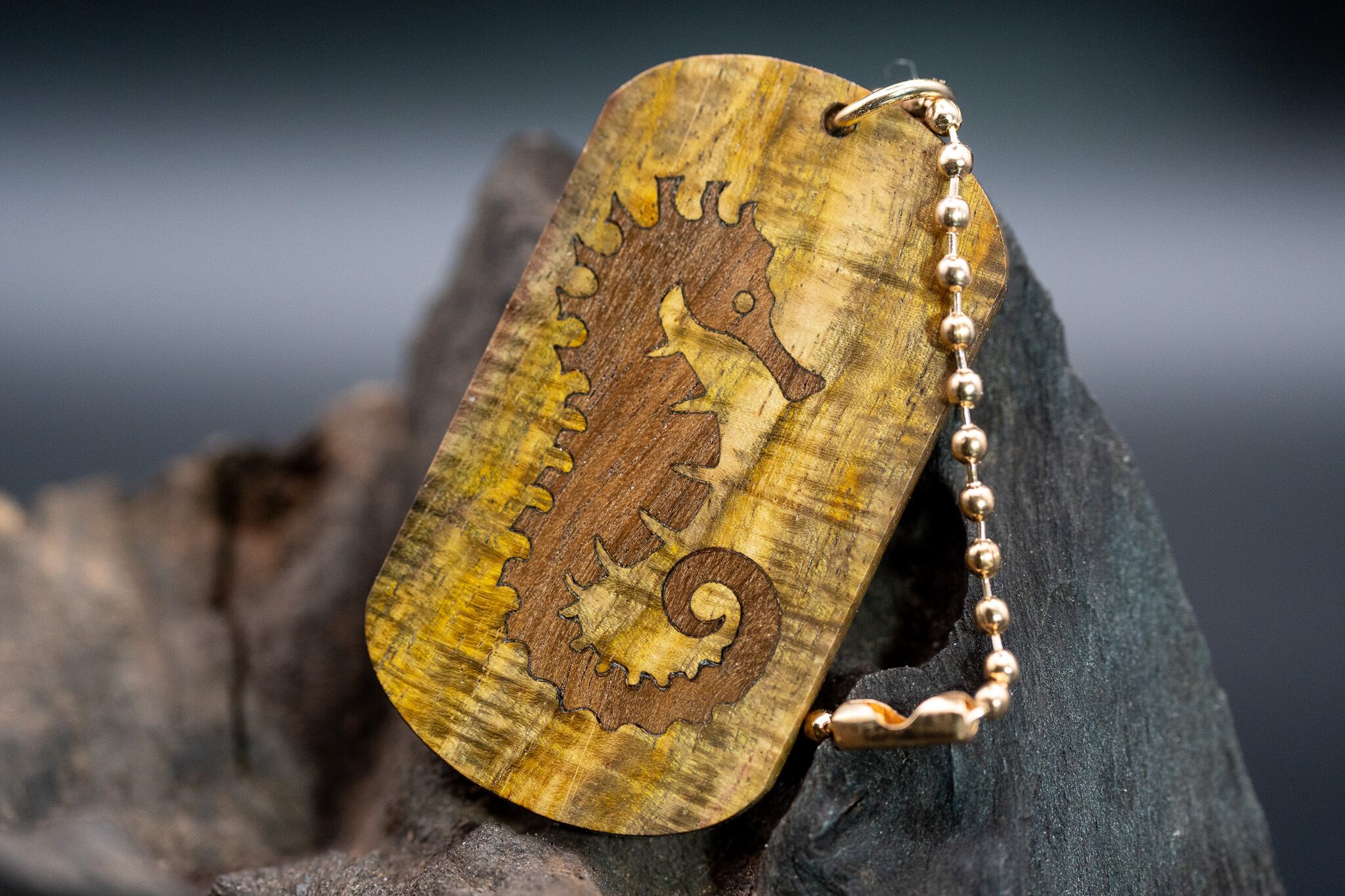 【21世紀最高峰の材】サイアミーズローズウッド マイクロカーリードッグタグ 象嵌 のぼり竜