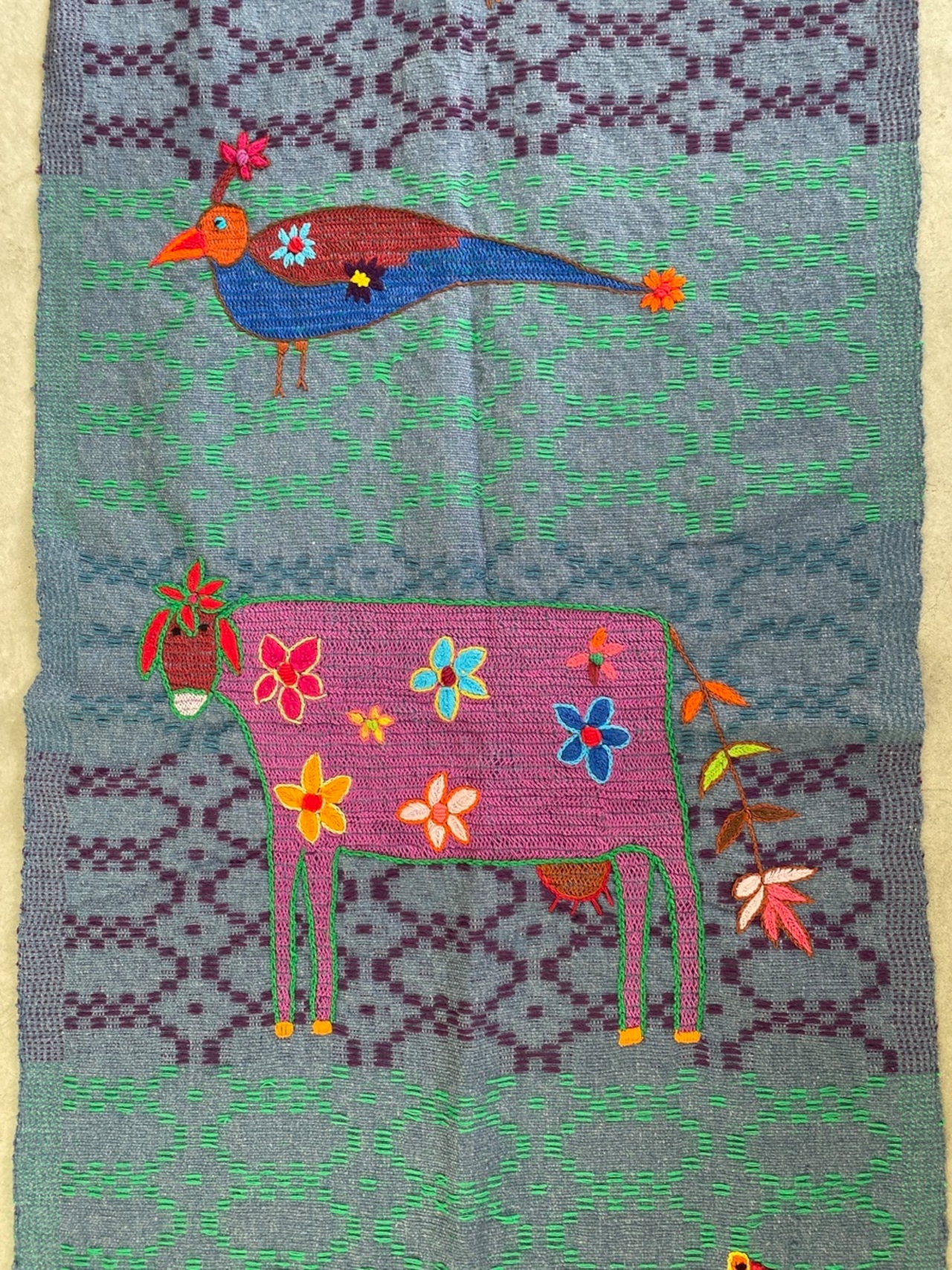 刺繍マルチカバー ロング大 ブルー 鳥と牛モチーフ