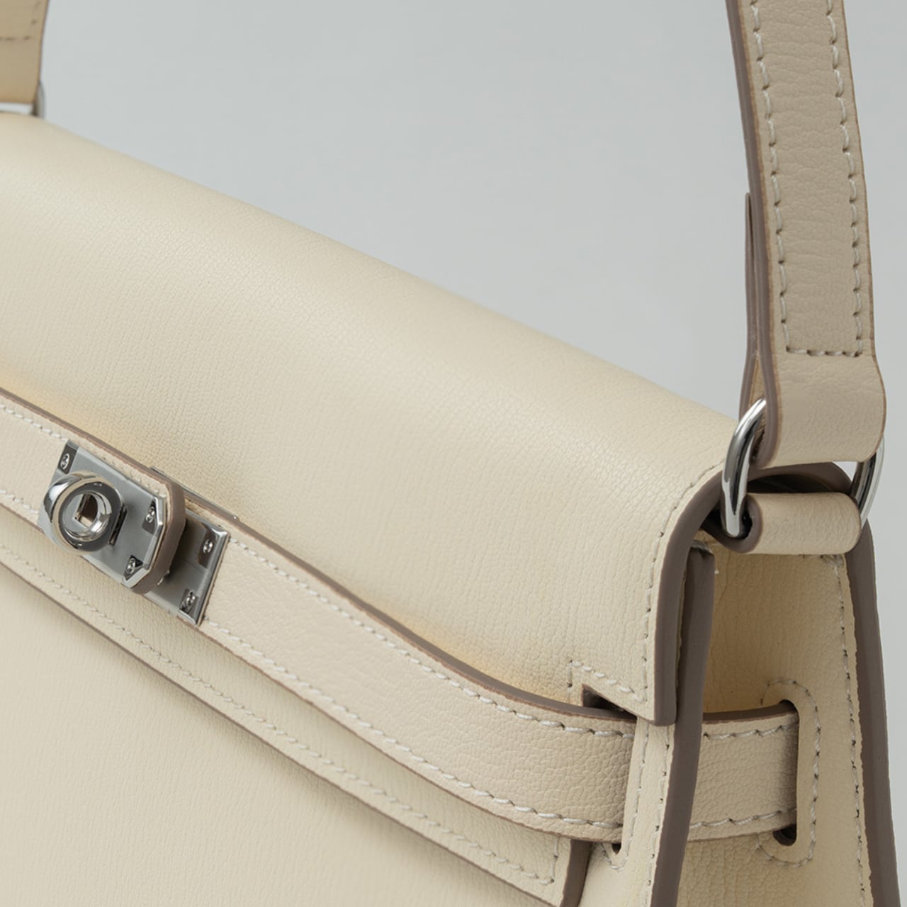 【yieyie】Sophia Bag Glossy Ivory 再入荷☆韓国 人気☆バッグ 10%OFF SALE】Ivory Sophia Bag【アイボリー ソフィア バッグ