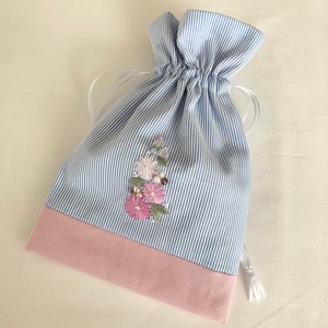 手刺繍と天然石の、きんちゃく　ピンクグラデーションデイジー