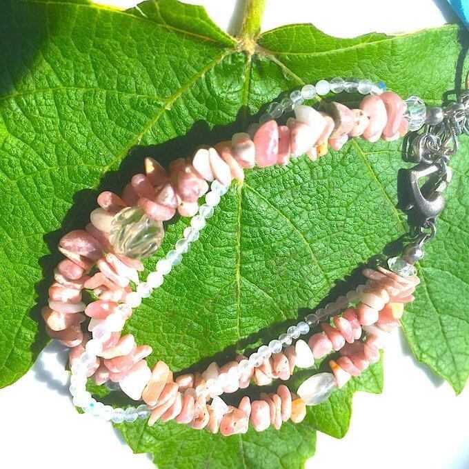 【一点物】✦RoseisRoseisRose✦⋆.·インカローズ&薔薇のカービングスモーキィクォーツ&レインボームーンストーンの三連ブレスレット⋆.·✦