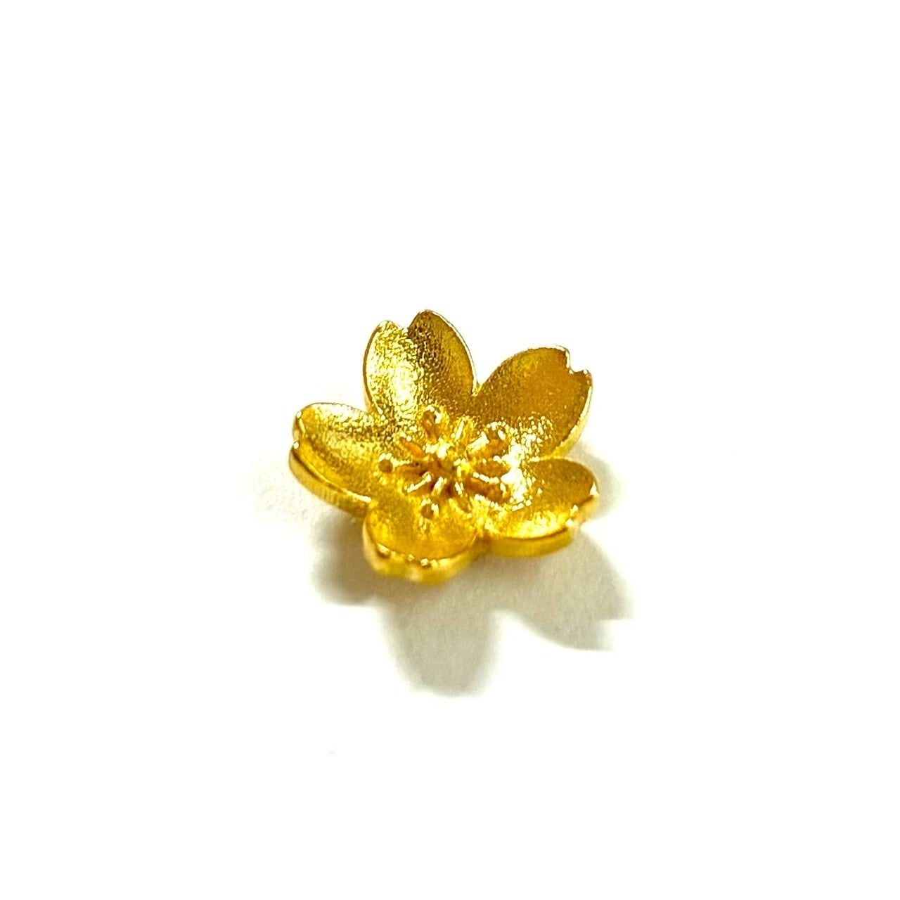 【for じゅんさくら様】オーダー品 純金『桜の花びら』モチーフ 約1g 指先サイズの芸術品 JUNGOLD