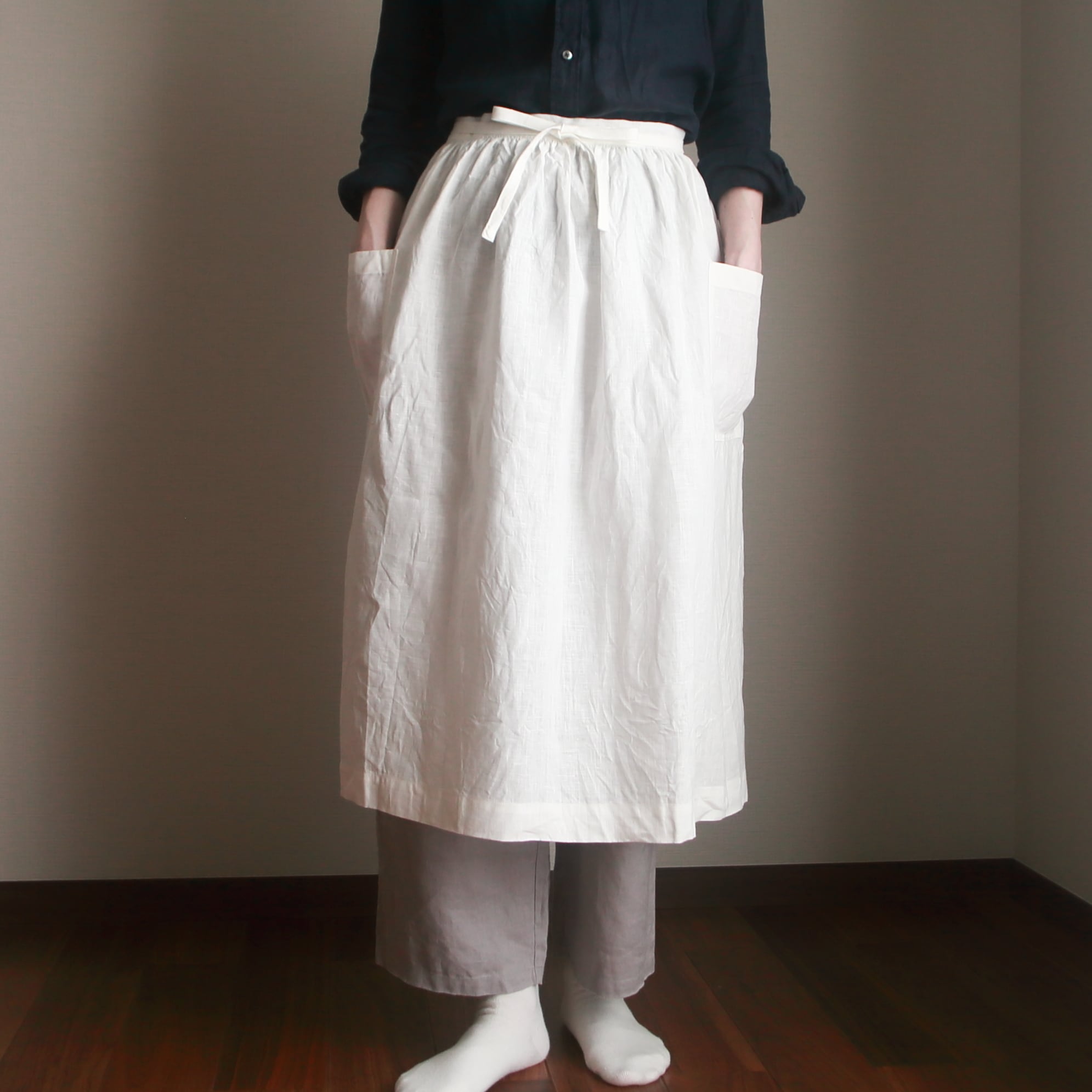 カフェエプロン　ギャルソンエプロン　リネンエプロン　ギャザー　オフホワイト　白 カフェエプロン ギャルソンエプロン リネンエプロン ギャザー オフ