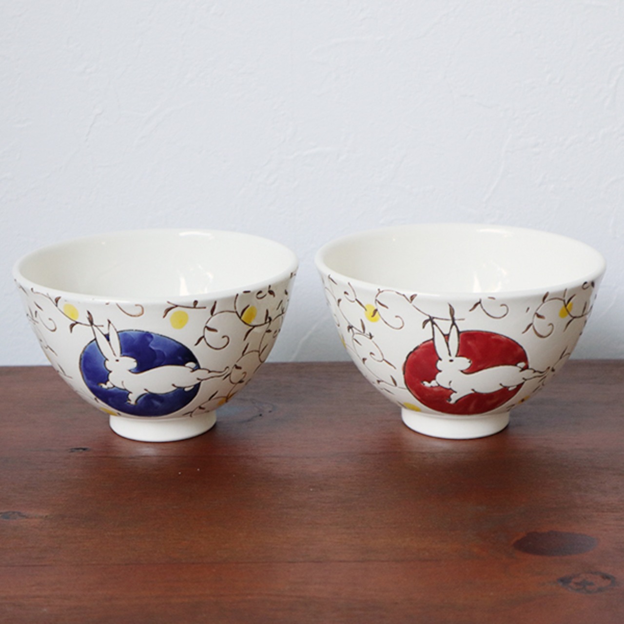 波佐見焼　丸茶付　うさぎ唐草（青・赤）9-173