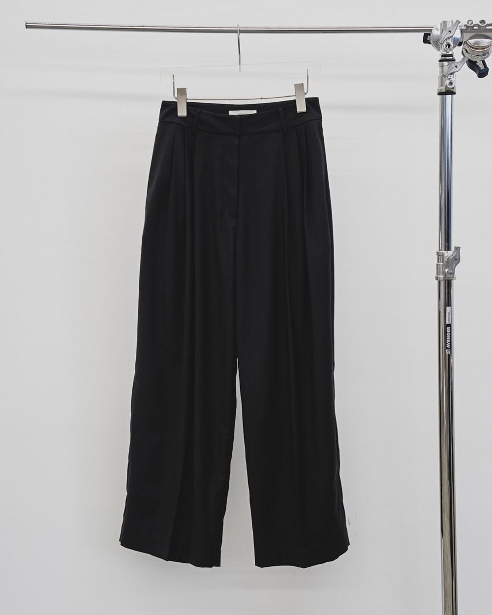 TODAYFUL Lightweight TuckTrousers 38 黒 TODAYFUL(トゥデイフル) Lightweight Tuck Trousers | サウスオレンジ