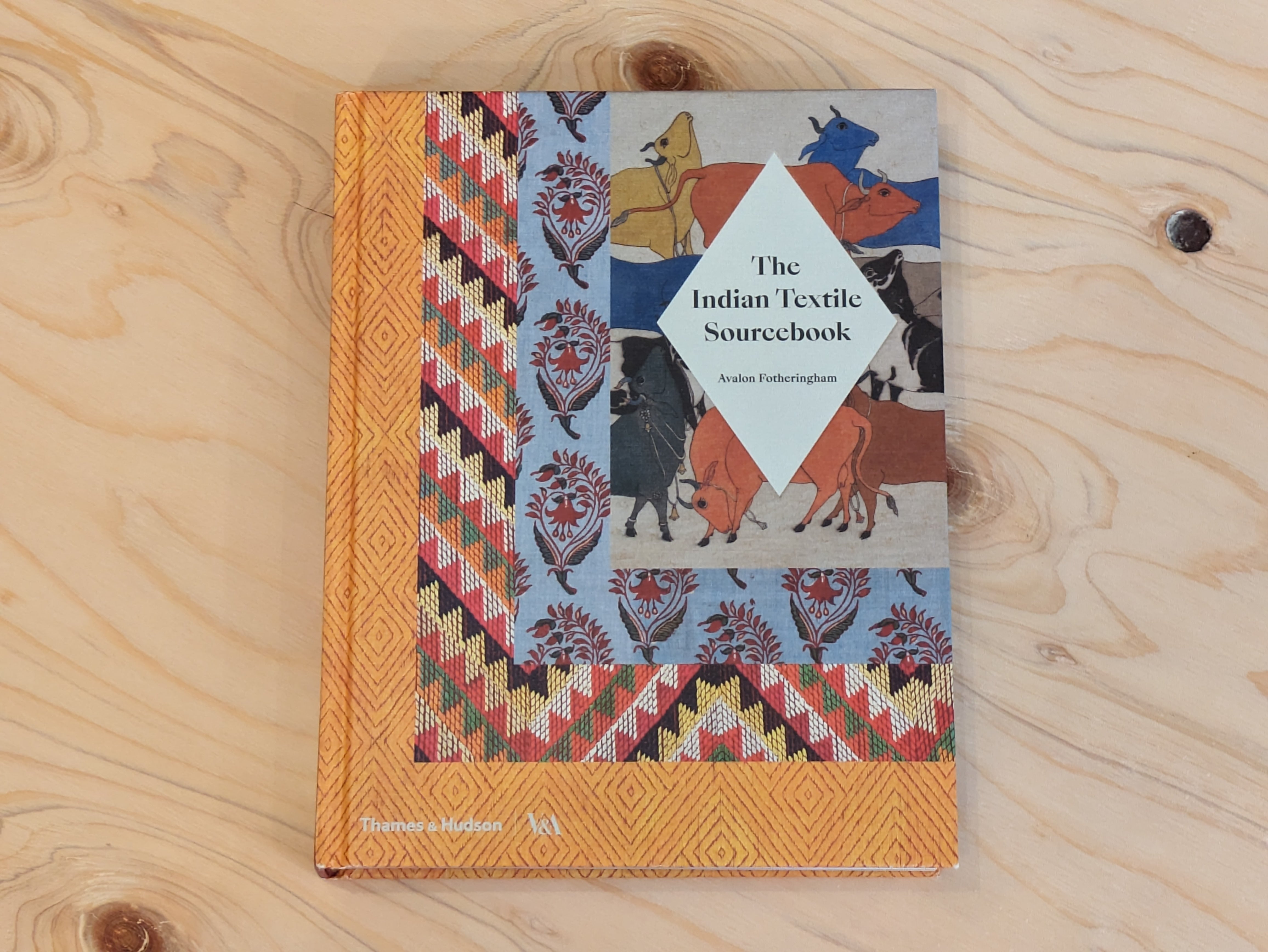 The Indian Textile Sourcebook / インド テキスタイル | Photobooks on the Road | 雑貨屋みたいな洋書屋さん powered by BASE The Indian Textile Sourcebook / インド テキスタイル | Photobooks on the Road | 雑貨屋みたいな洋書屋さん powered by BASE
