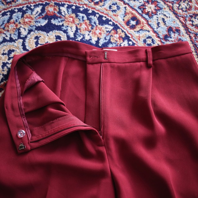 1-tuck straight silhouette deep red wide slacks