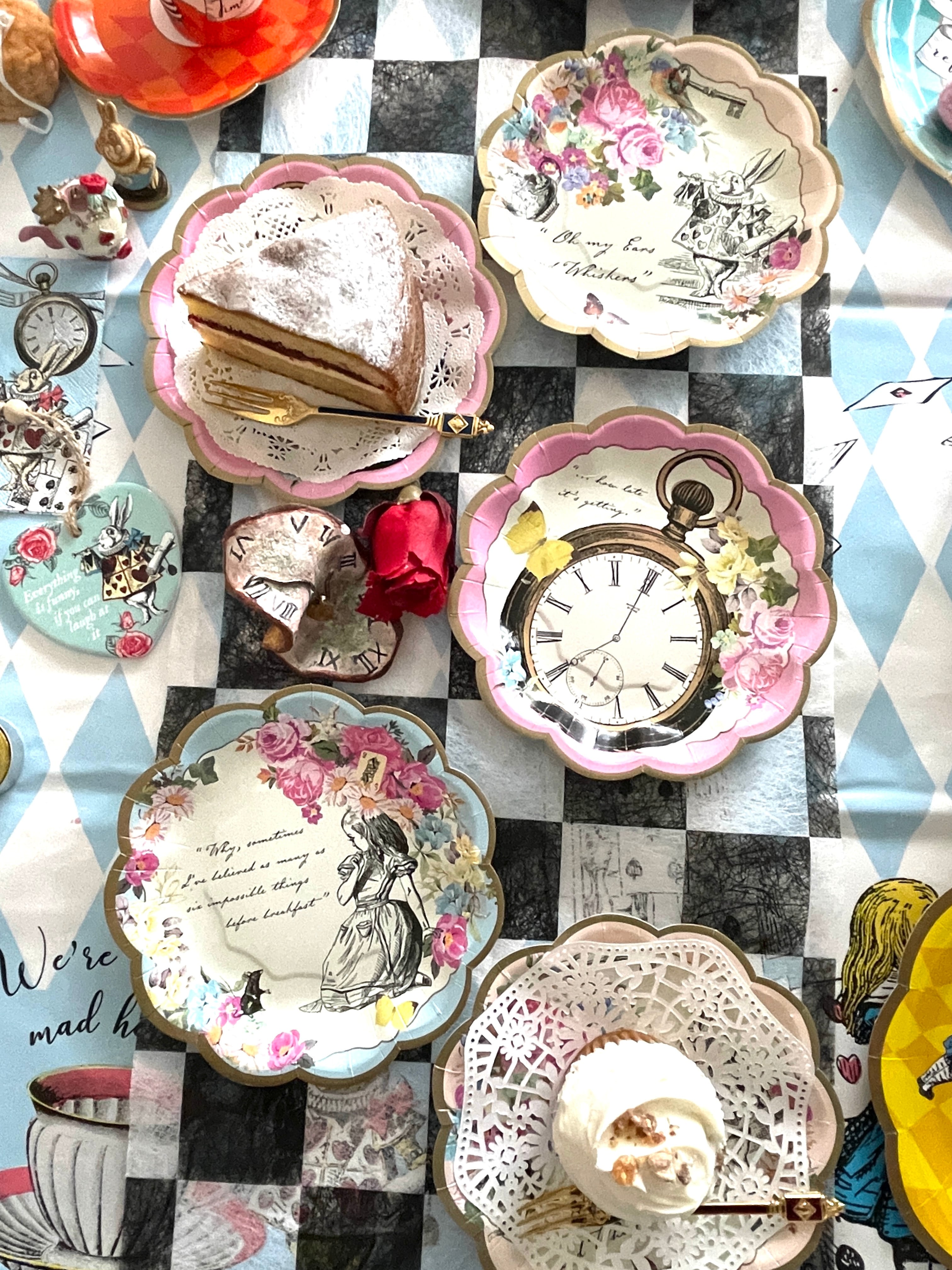 ◆近日再入荷◆不思議の国のアリス◆3種の絵柄◆ペーパープレート◆12枚入◆『Talking Tables トーキングテーブル』◆英国◆