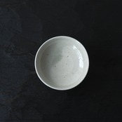 秋田菫　白瓷　豆面取台皿