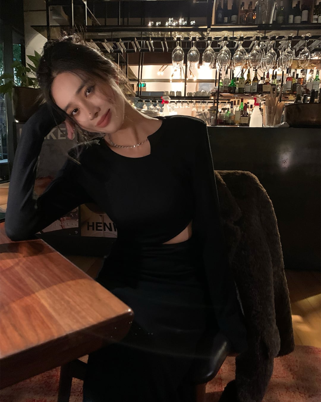 チェーンネックカットアウトワンピース A24390