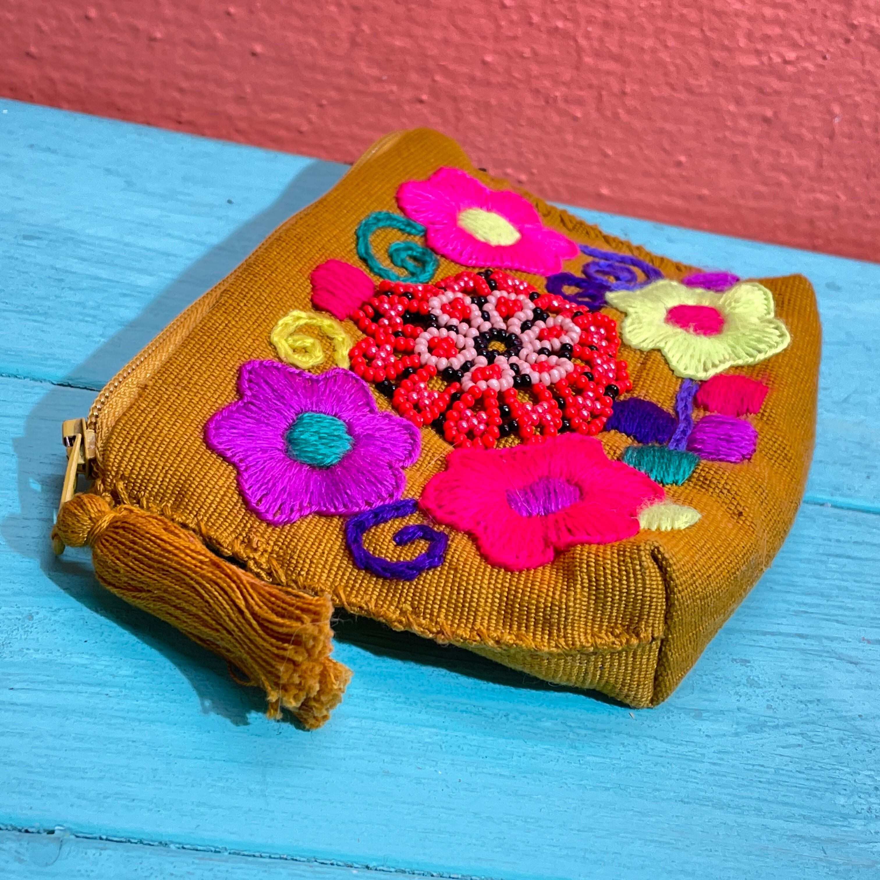 メキシコシティ ビーズ刺繍のポーチ A Mexico city Bead Embroidery