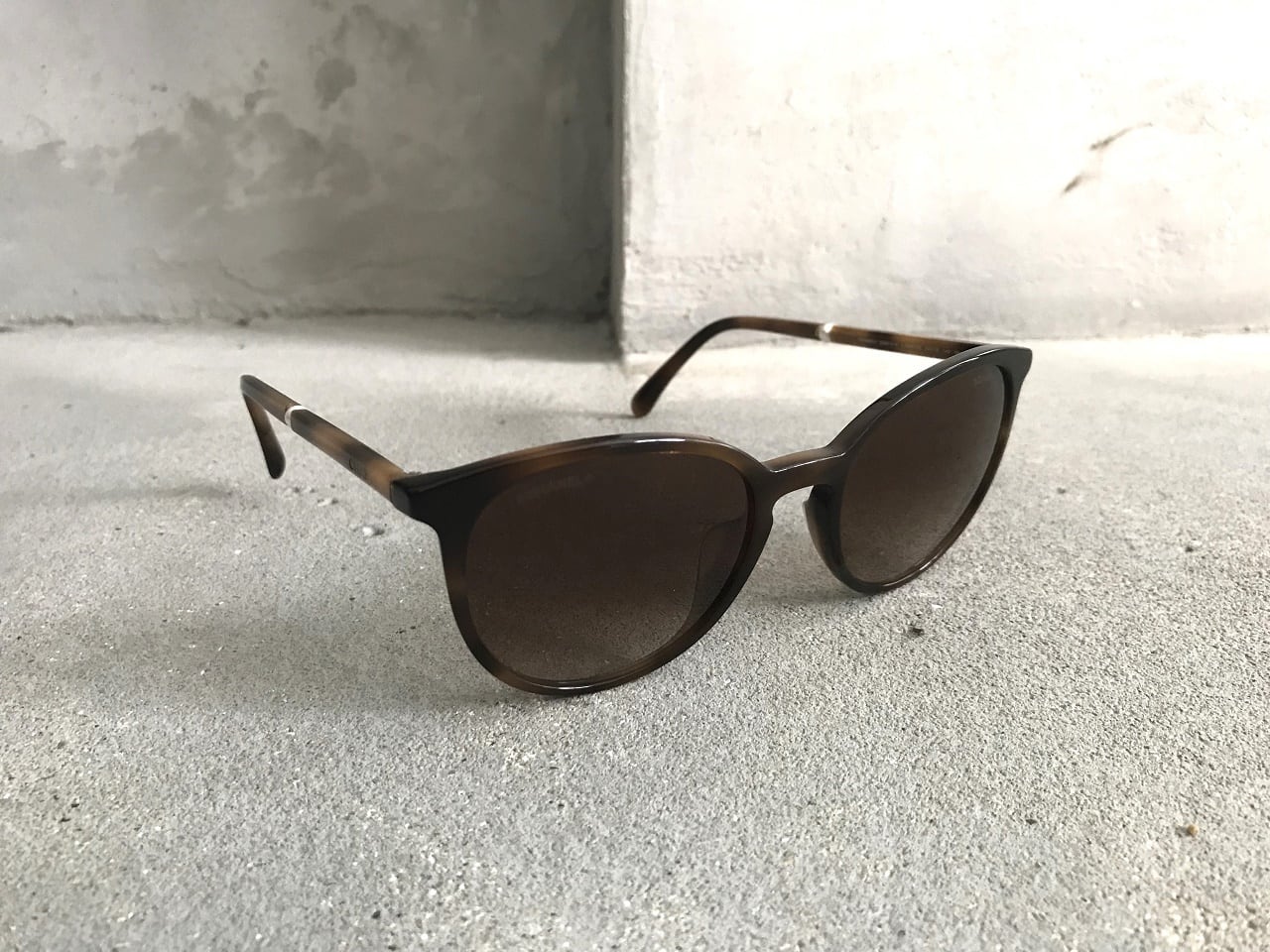 CHANEL pantoscopic-shape sunglasses MADE IN ITALY