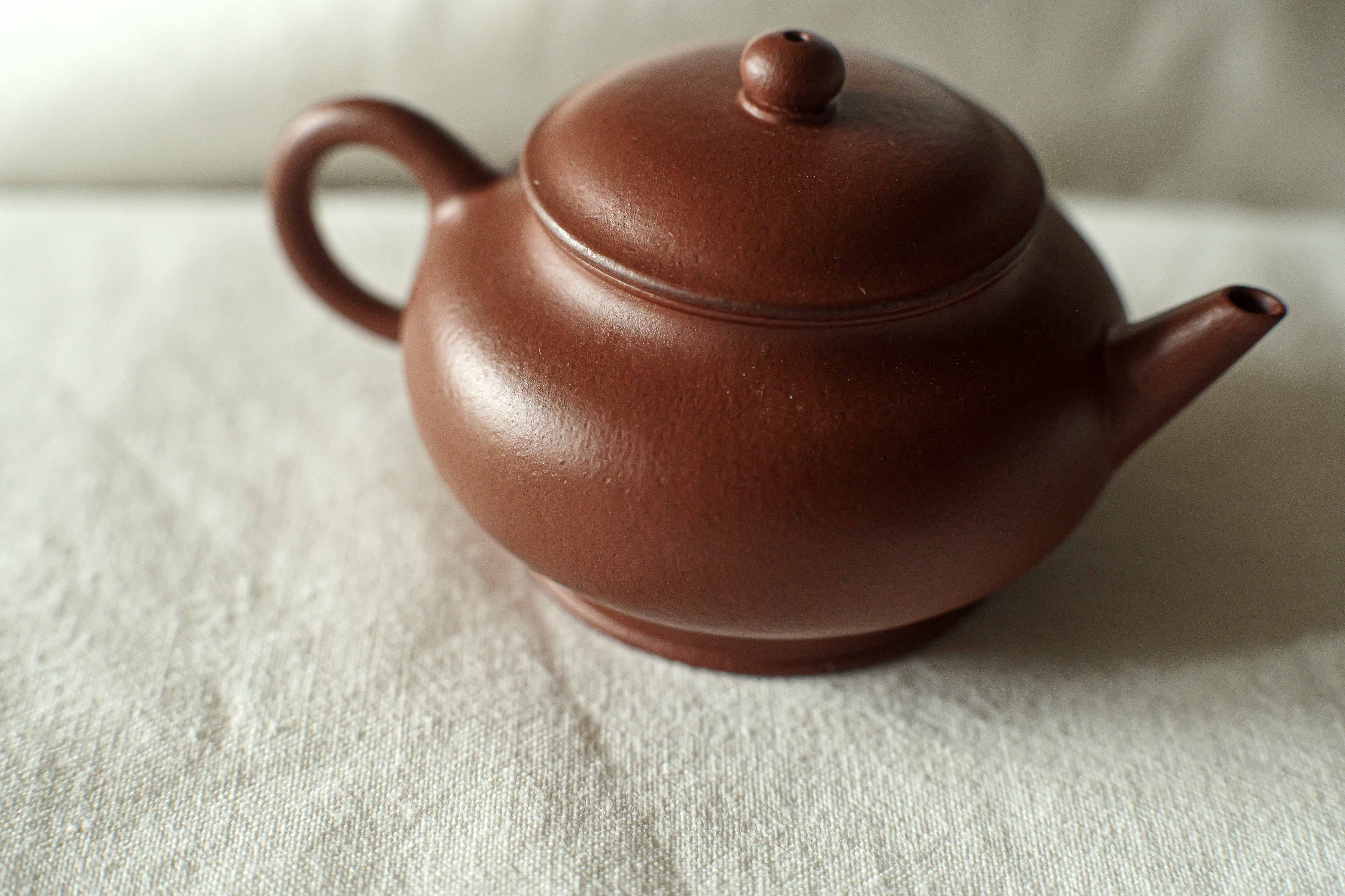宜興紫砂壺「扁燈」（約75cc・全手工）・趙莊朱泥嫩鉱/老鉱ブレンド