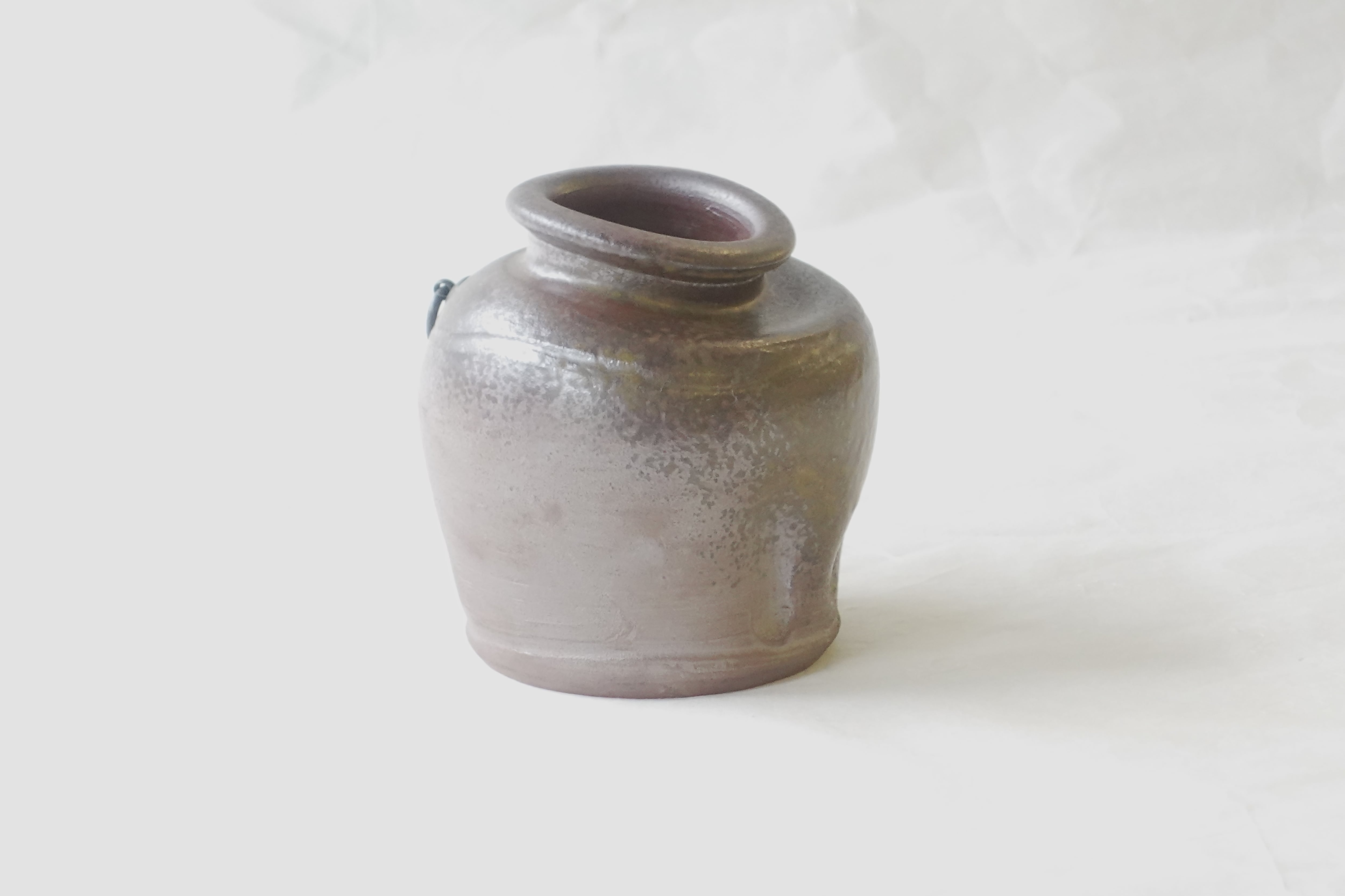 陶芸　手作り陶器　うずくまる花入れ 備前焼 うずくまる 掛け花入 | 小林漆陶