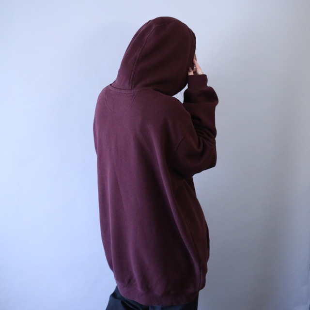 "Carhartt" sleeve logo printed over silhouette bordeaux sweat parka