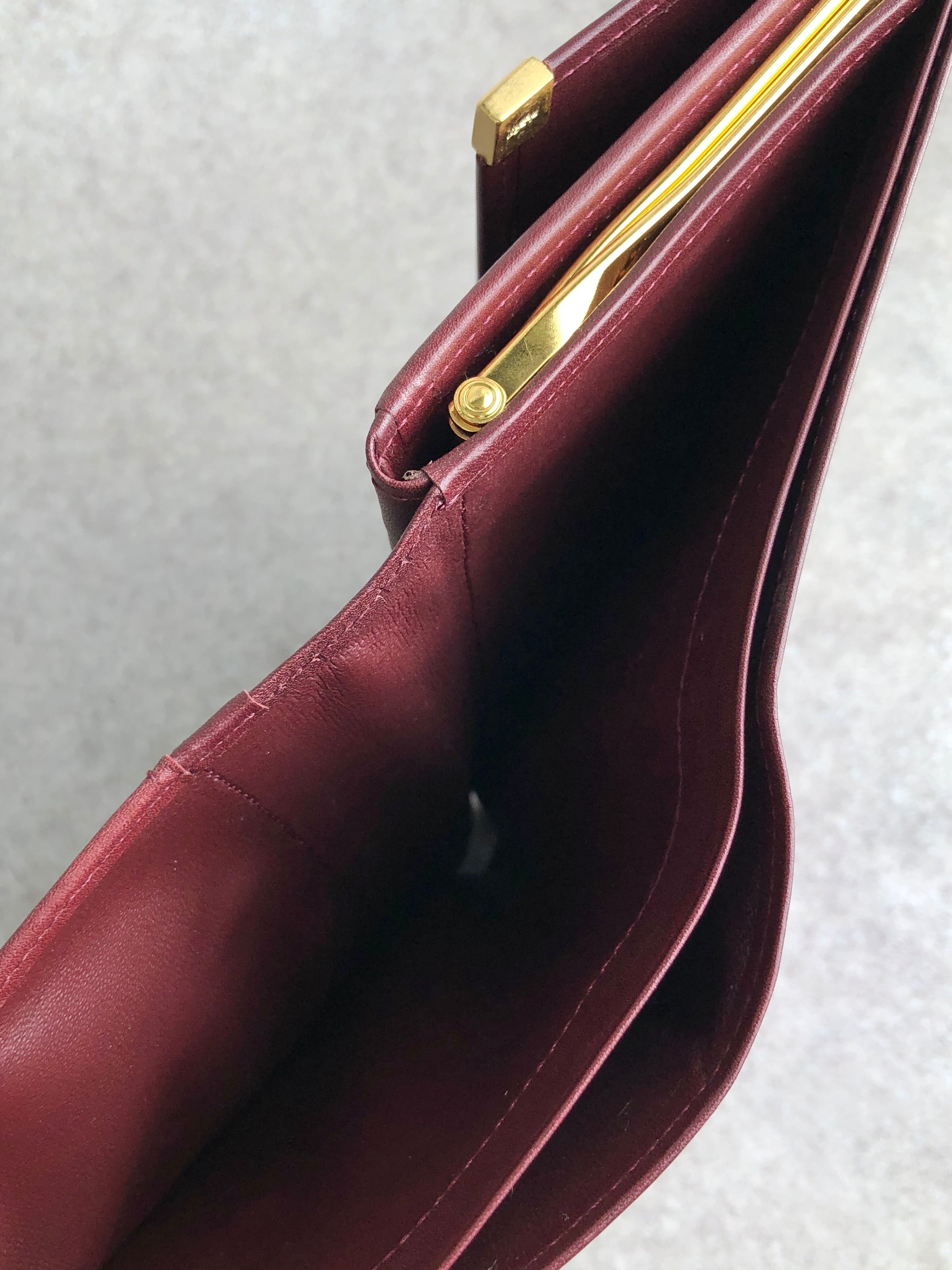 YVES SAINT LAURENT 長財布 がま口 ボルドー レザー Yves Saint Laurent イヴ・サンローラン 財布 ボルドー ロゴ レザー 三