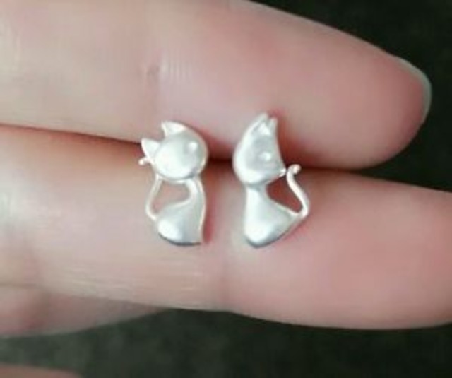 【送料無料】シルバーミニイヤリングスターリングシルバーイヤリングスタッドボルトネコsilver mini cute little cat earring 925 sterling silver earring ear studs kitten