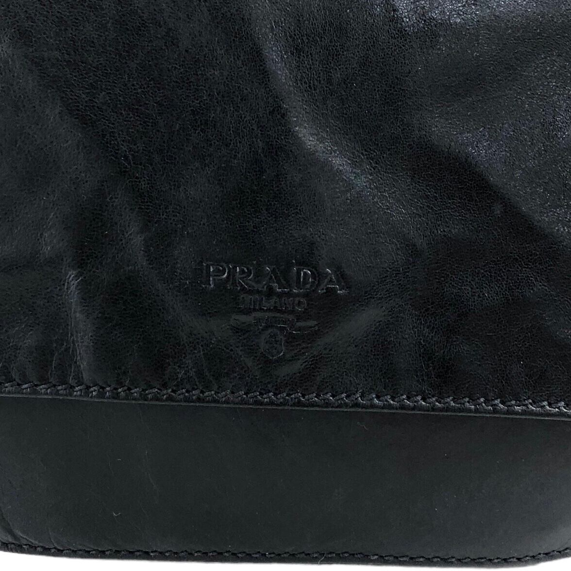 PRADA ブラックレザー ショルダーバッグ ヴィンテージヴィンテージPRADA PRADA プラダ ショルダーバッグ ブラック ロゴ レザー チェーン
