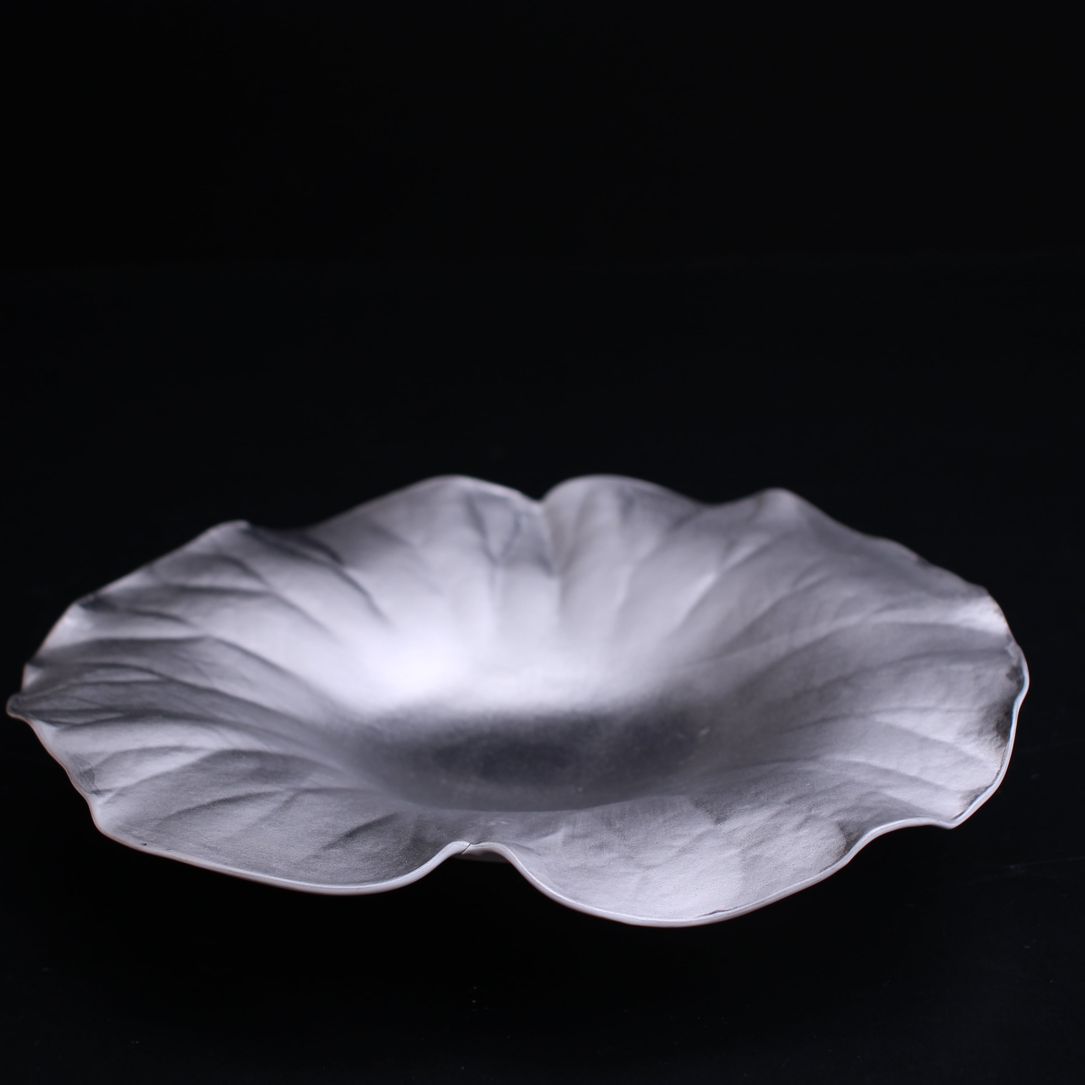 李荘窯 プラチナ 蓮の葉皿 | 芦屋貴兆陶家 online shop