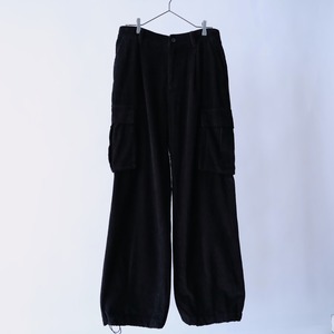 wide & loose silhouette black corduroy parachute pants