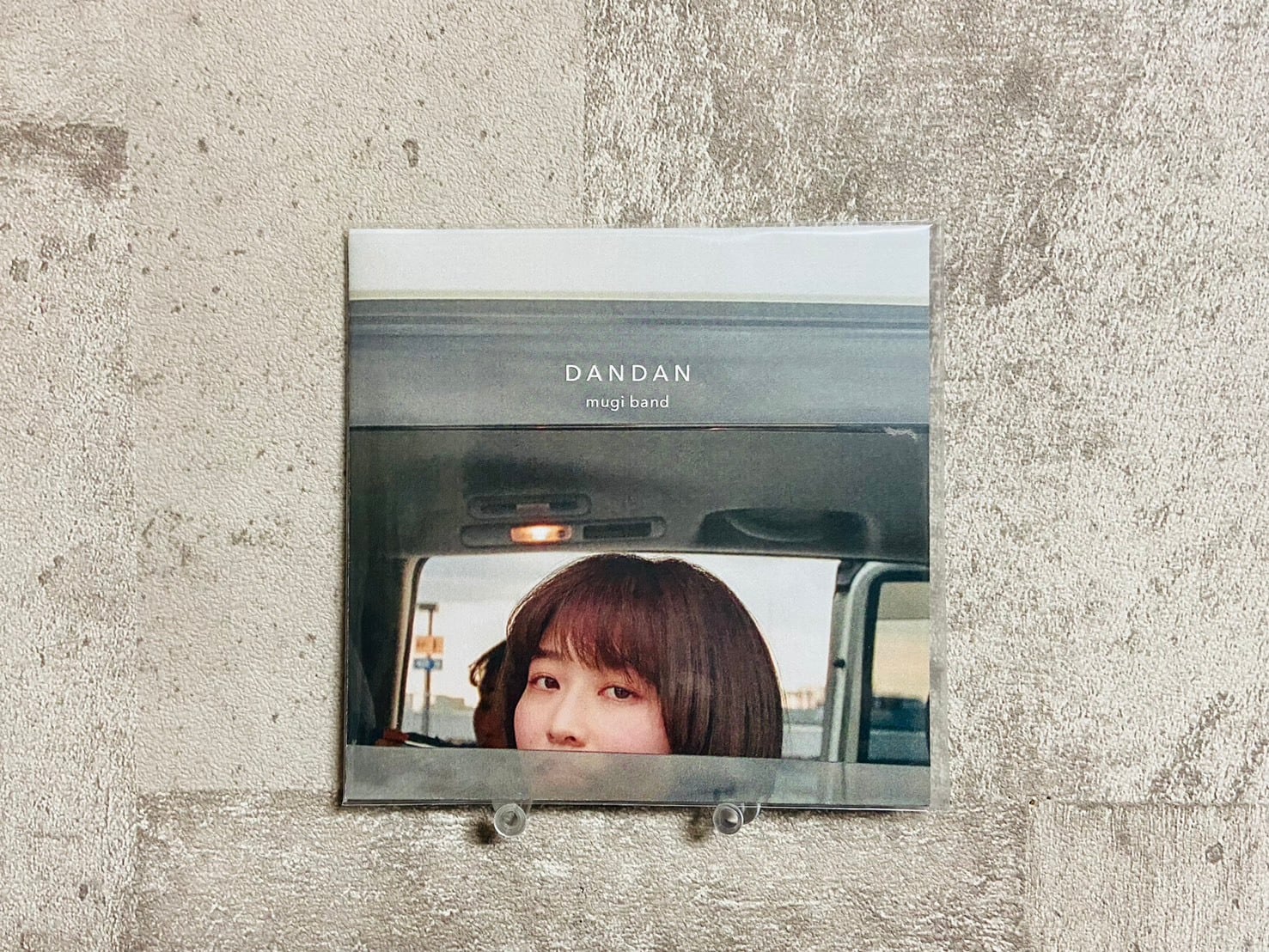 Discharming man / MOOS 「Discharming man / MOOS split」 | HOLIDAY