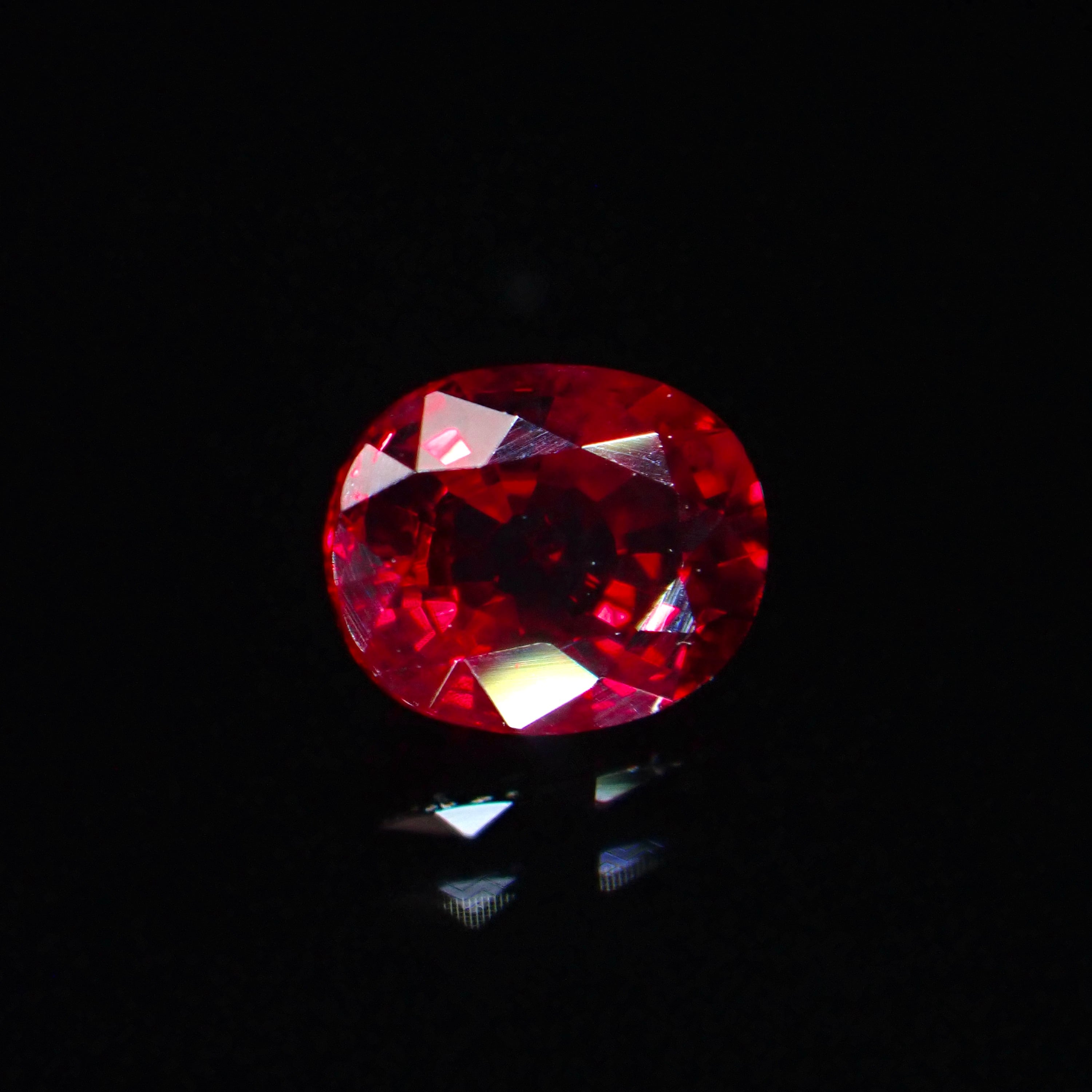 【Original Cut】愛を纏う鮮烈な赤 0.27ct 天然ルビー | Frederick’s Gems&Jewelry powered by  BASE