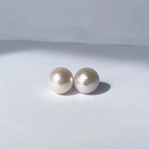 K10YG Baroque Pearl Pierces / Pair