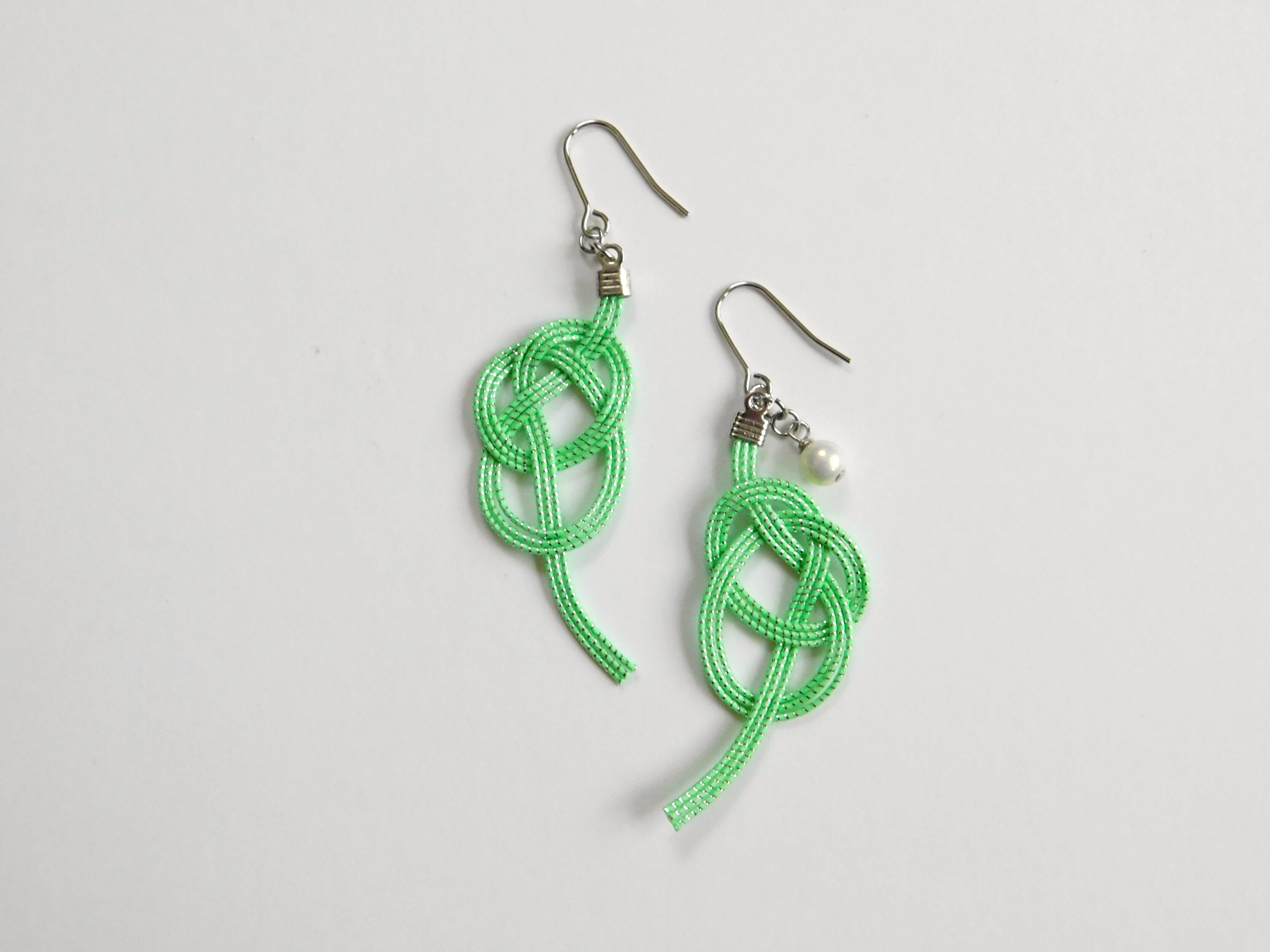 ネオンカラー あわじ結びの耳飾り Color 黄緑色 ピアス/イヤリング  